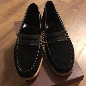 Like new black suede Weejuns